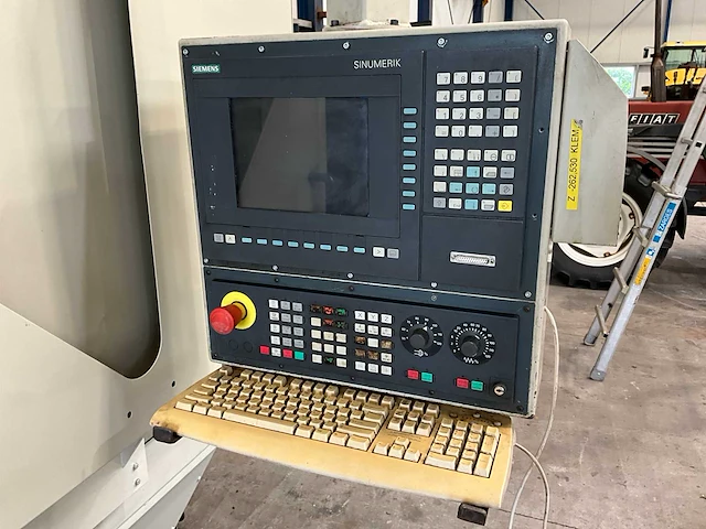 1997 unisign uv4 cnc-freesmachine - afbeelding 26 van  29