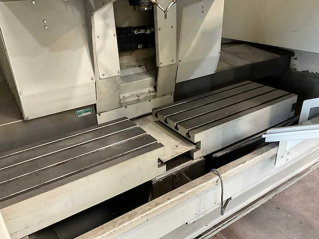 1997 unisign uv4 cnc-freesmachine - afbeelding 29 van  29