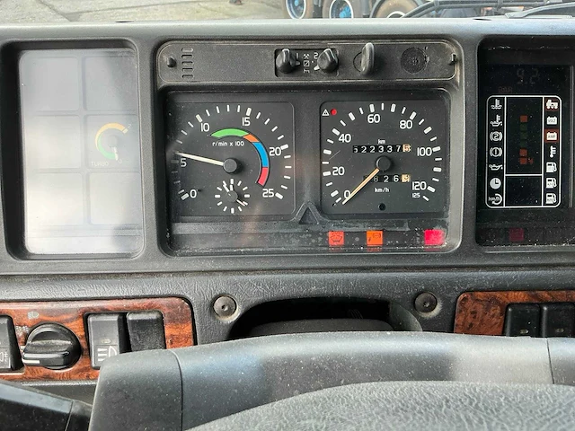 1997 volvo fh16 vrachtwagen - afbeelding 17 van  35