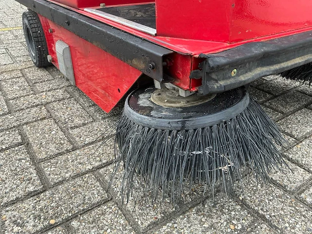1998 atlet multicar r 702 e/5 zelfrijdende veegmachine - afbeelding 13 van  21