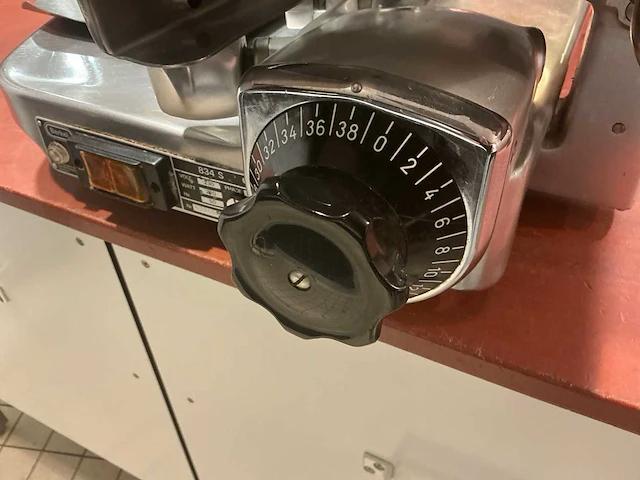 1998 berkel 834 s vleeswarensnijmachine met weegplateau - afbeelding 14 van  14