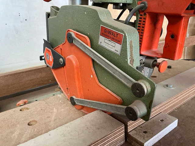 1998 dewalt dw125 radiaalafkortzaagmachine - afbeelding 3 van  7