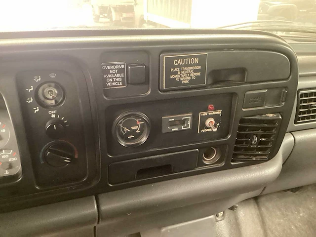 1998 dodge ram 2500 vliegtuigsleper - afbeelding 11 van  12