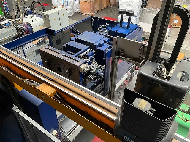 1998 engel es 2050/400 hlst spuitgietmachine - afbeelding 8 van  24