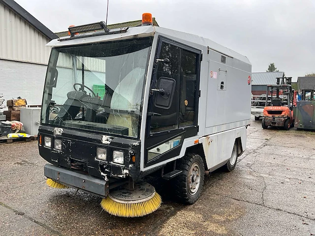 1998 hofmans hmf zelfrijdende veegmachine - afbeelding 1 van  49