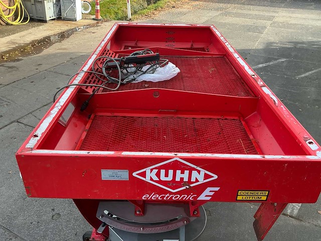 1998 kuhn alpha 1141 kunstmeststrooier - afbeelding 9 van  13