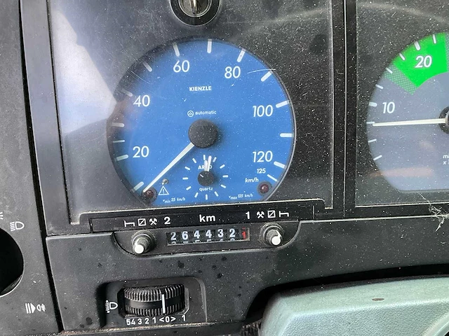 1998 mercedes-benz 512d paardenvrachtwagen bg-lt-90 - afbeelding 20 van  35