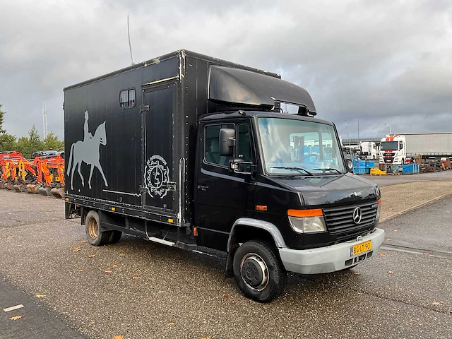 1998 mercedes-benz 512d paardenvrachtwagen bg-lt-90 - afbeelding 33 van  35