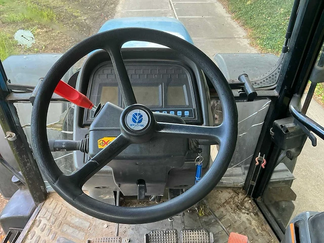 1998 new holland 8560 vierwielaangedreven landbouwtractor - afbeelding 19 van  33