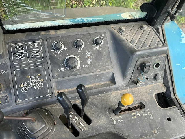 1998 new holland 8560 vierwielaangedreven landbouwtractor - afbeelding 21 van  33