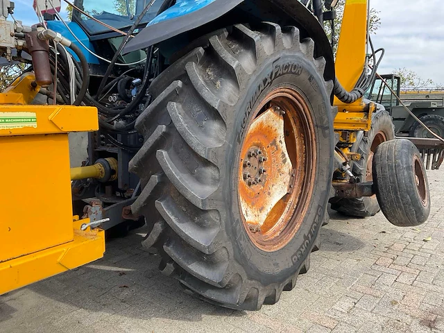 1998 new holland ts100 vierwielaangedreven landbouwtractor met bos maaiarm - afbeelding 9 van  52