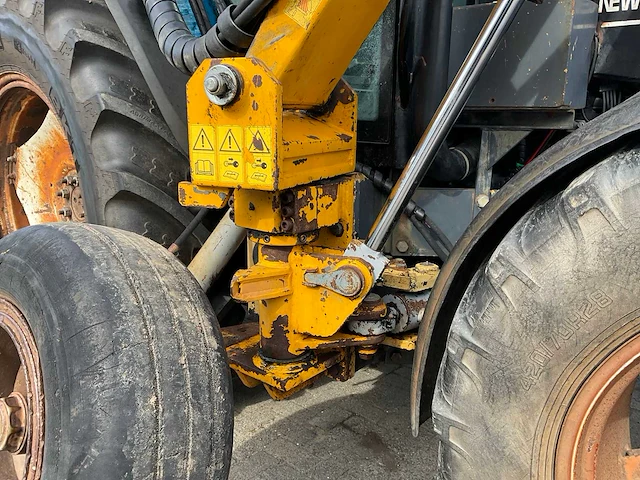 1998 new holland ts100 vierwielaangedreven landbouwtractor met bos maaiarm - afbeelding 13 van  52