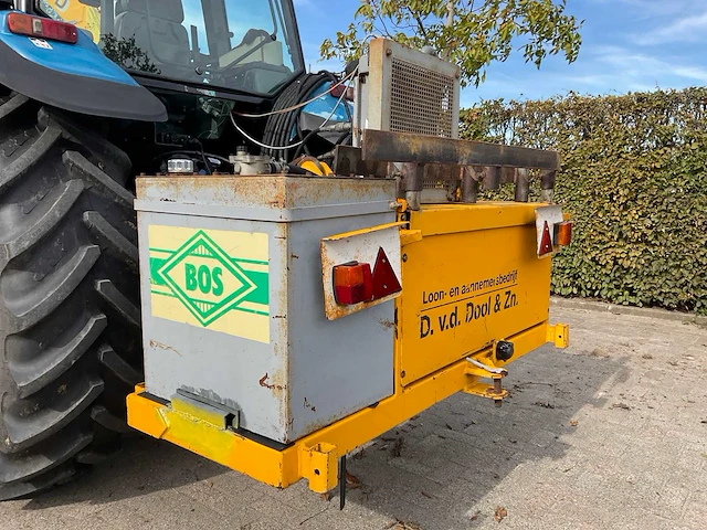 1998 new holland ts100 vierwielaangedreven landbouwtractor met bos maaiarm - afbeelding 17 van  52