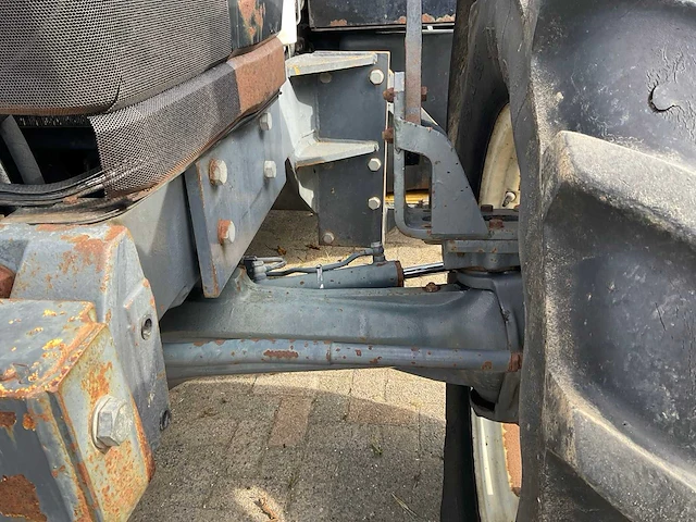 1998 new holland ts100 vierwielaangedreven landbouwtractor met bos maaiarm - afbeelding 22 van  52