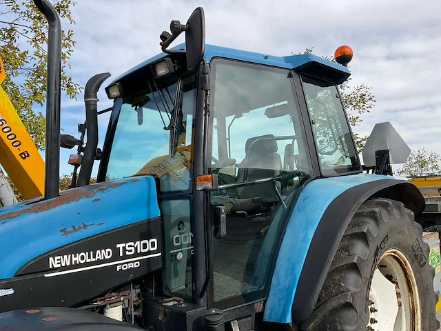 1998 new holland ts100 vierwielaangedreven landbouwtractor met bos maaiarm - afbeelding 28 van  52