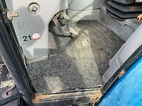 1998 new holland ts100 vierwielaangedreven landbouwtractor met bos maaiarm - afbeelding 30 van  52