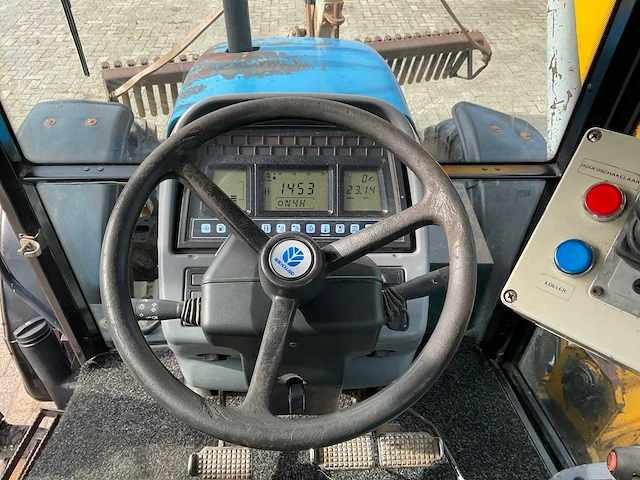 1998 new holland ts100 vierwielaangedreven landbouwtractor met bos maaiarm - afbeelding 31 van  52