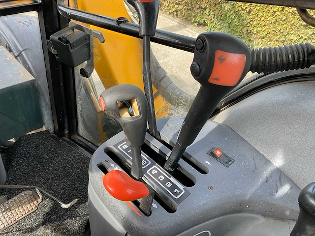 1998 new holland ts100 vierwielaangedreven landbouwtractor met bos maaiarm - afbeelding 35 van  52