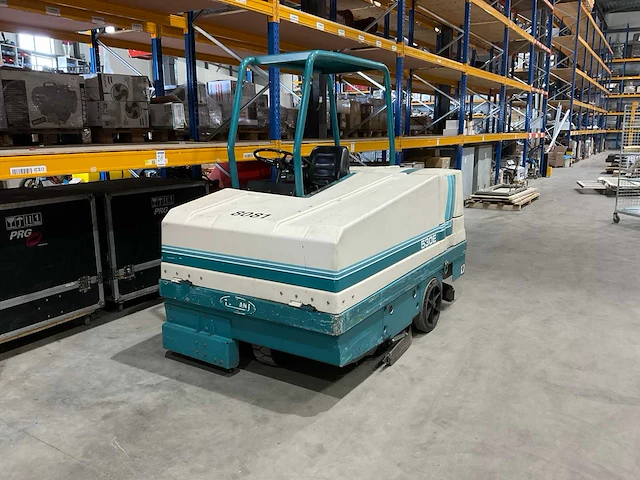 1998 tennant 530e veegmachine - afbeelding 1 van  24