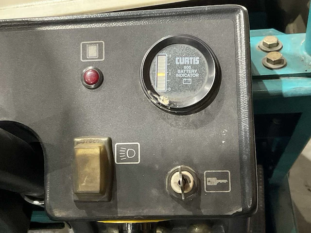 1998 tennant 530e veegmachine - afbeelding 13 van  24