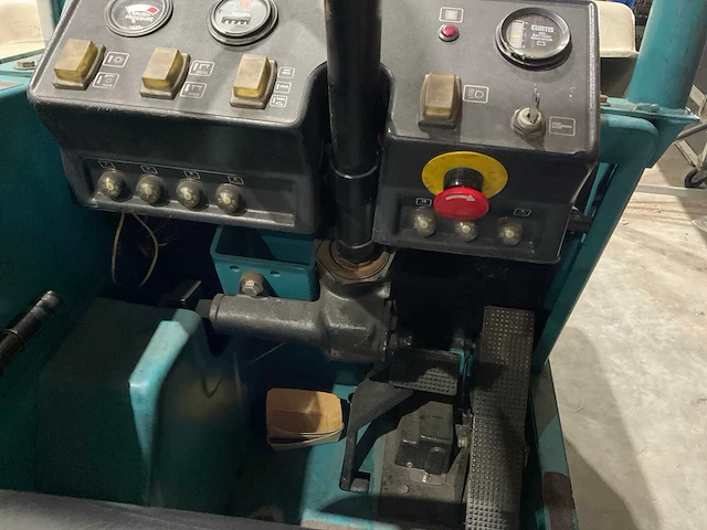 1998 tennant 530e veegmachine - afbeelding 14 van  24