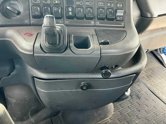 1998 torpedo scania 144g v8 vrachtwagen - afbeelding 24 van  39