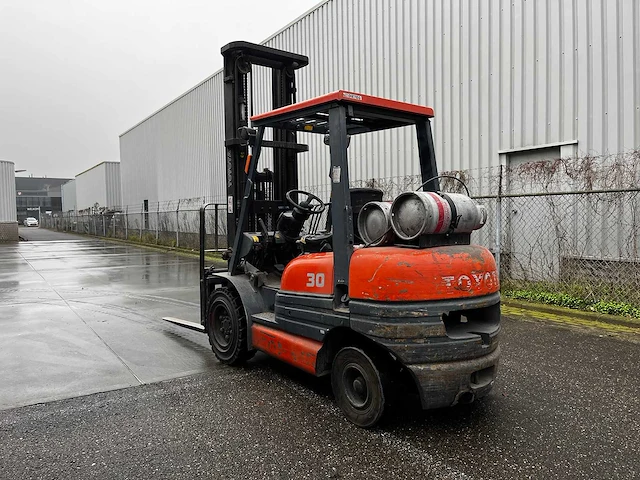 1998 toyota 02-6fg30 vorkheftruck - afbeelding 8 van  13