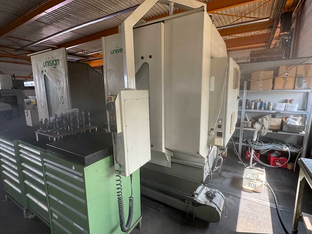 1998 unisign univers 4 cnc bewerkingscentrum - afbeelding 17 van  20