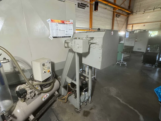 1998 unisign univers 4 cnc bewerkingscentrum - afbeelding 20 van  20