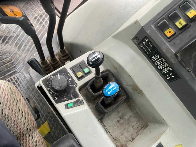 1998 valmet 6200 vierwielaangedreven landbouwtractor - afbeelding 17 van  28