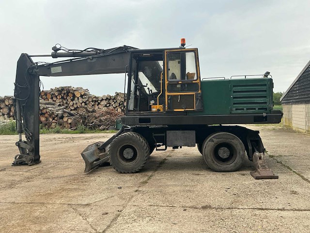 1998 volvo ew200 banden graafmachine - afbeelding 16 van  18