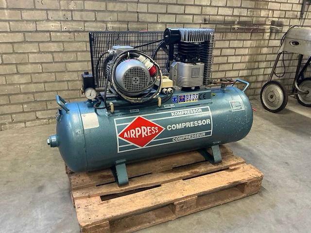 1999 airpress k200-600 zuigercompressor - afbeelding 1 van  13
