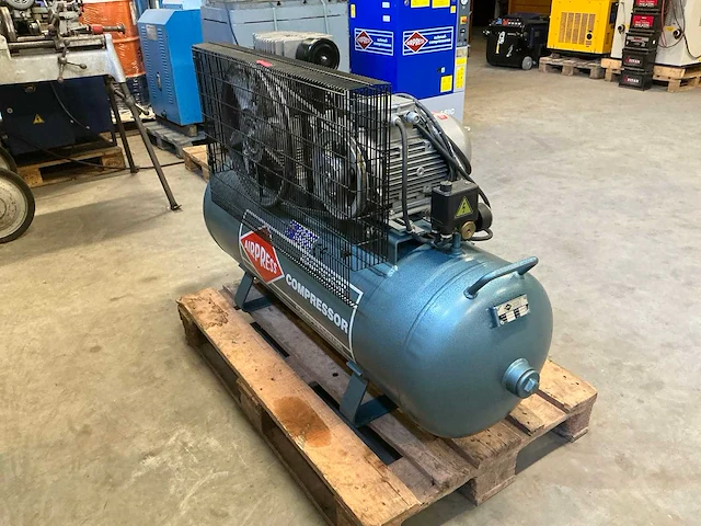 1999 airpress k200-600 zuigercompressor - afbeelding 8 van  13