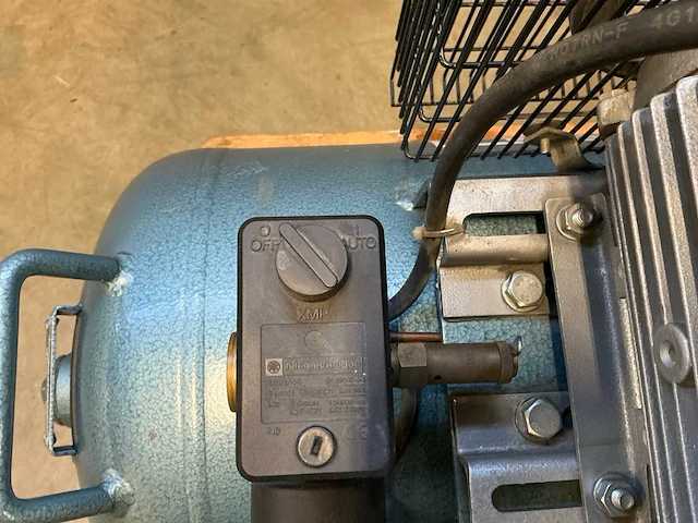 1999 airpress k200-600 zuigercompressor - afbeelding 10 van  13