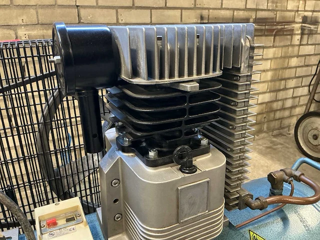 1999 airpress k200-600 zuigercompressor - afbeelding 12 van  13