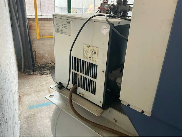 1999 alup 302703 schroefcompressor met luchtvat en ontvochtiger - afbeelding 4 van  18