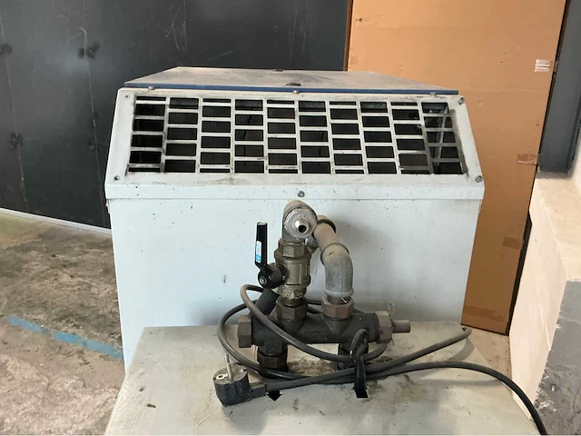 1999 alup 302703 schroefcompressor met luchtvat en ontvochtiger - afbeelding 7 van  18