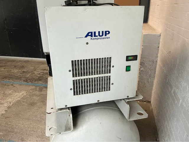 1999 alup 302703 schroefcompressor met luchtvat en ontvochtiger - afbeelding 8 van  18