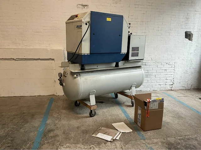 1999 alup 302703 schroefcompressor met luchtvat en ontvochtiger - afbeelding 1 van  18