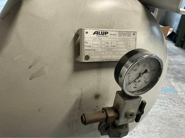 1999 alup 302703 schroefcompressor met luchtvat en ontvochtiger - afbeelding 15 van  18