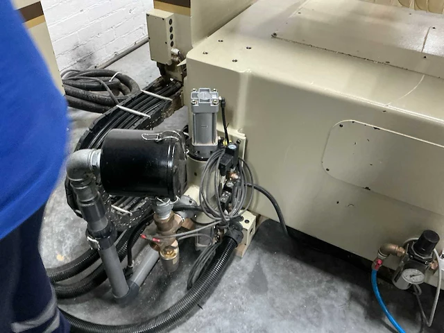 1999 anderson industrial corp stratos fd-c cnc freesmachine incl gereedschappen! - afbeelding 15 van  59