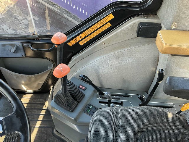 1999 case ih 4230 xl vierwielaangedreven landbouwtractor - afbeelding 14 van  25