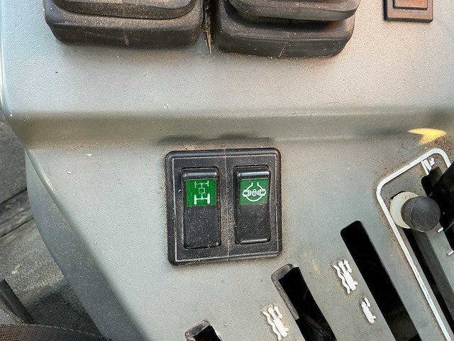 1999 case ih 4230 xl vierwielaangedreven landbouwtractor - afbeelding 17 van  25