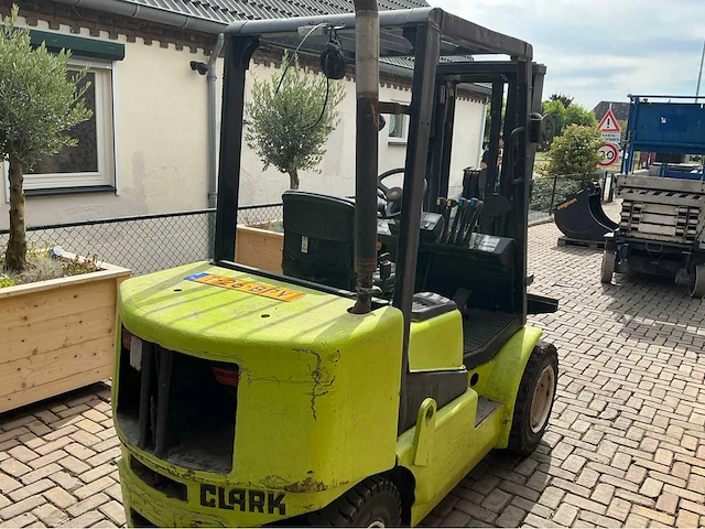 1999 clark cdp30h vorkheftruck - afbeelding 12 van  15