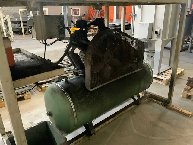 1999 creemers cst 1250 schroefcompressor in frame - afbeelding 4 van  9