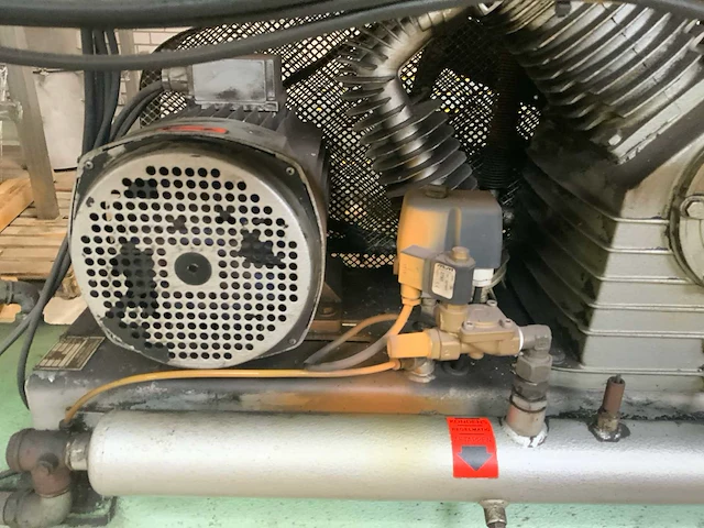 1999 creemers cst 1250 schroefcompressor in frame - afbeelding 6 van  9