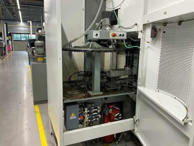 1999 deckel dmc 100v hi-dyn cnc freesmachine - afbeelding 18 van  44