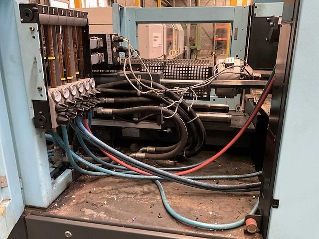 1999 demag ergotech 125/475-610 spuitgietmachine - afbeelding 13 van  18