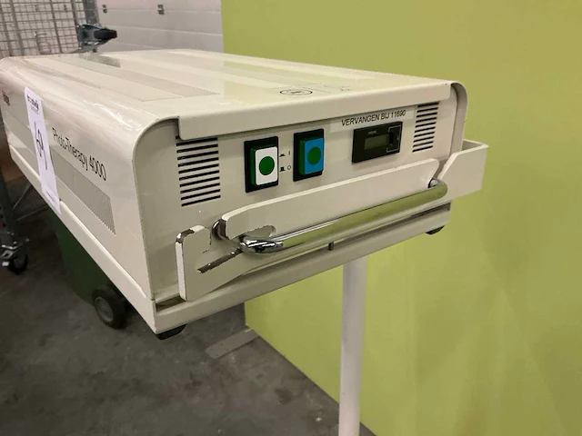 1999 dräger 2m2l00o / 4ooo fototherapielamp - afbeelding 3 van  4