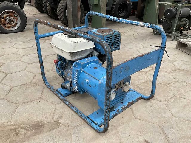 1999 europower ep4100 stroomgenerator - afbeelding 2 van  6